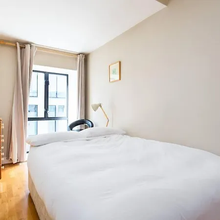 شقة Beautiful 2 Bed With Access To Roof Terrace *