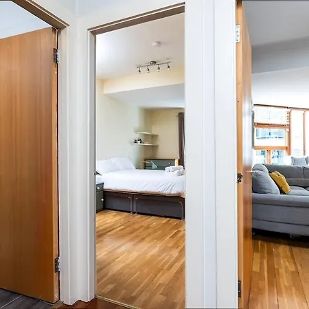 Beautiful 2 Bed With Access To Roof Terrace Appartement